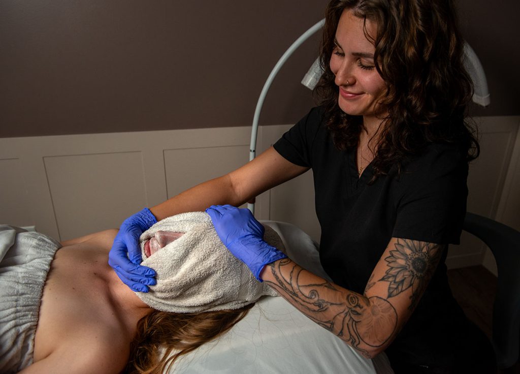 Madison giving extensive facial in Gilbert, AZ.