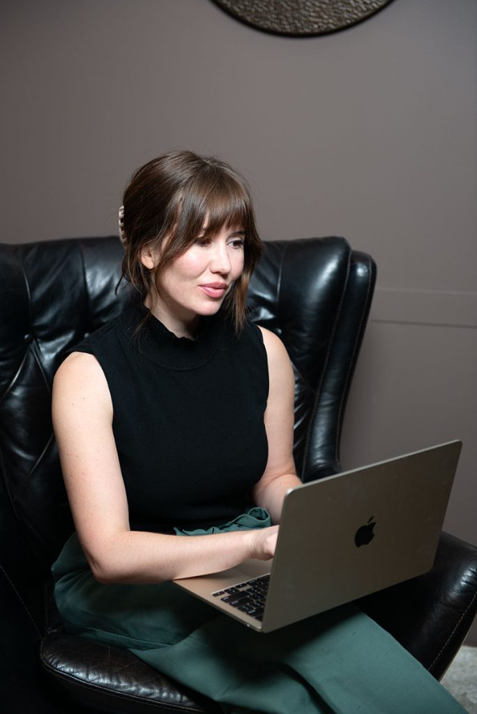 Dr Stephanie consulting with patient online.